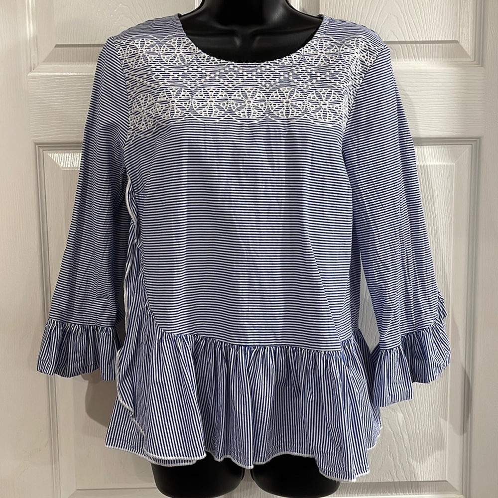 Crown & Ivy Size Medium Blue and White Pinstriped. - Picture 1 of 8